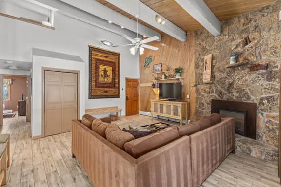 The Phoenix 102 [4-Bedroom] (202757-3657)