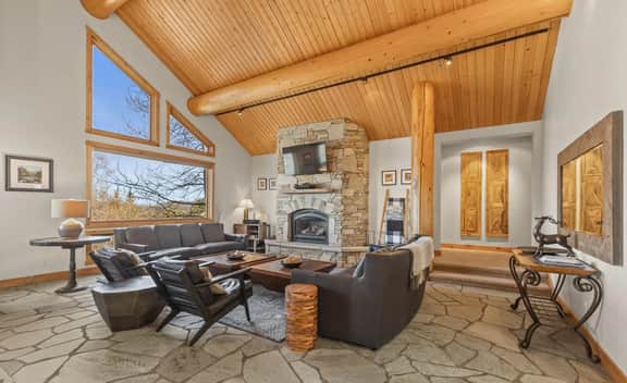 Emerald View Chalet (202801)