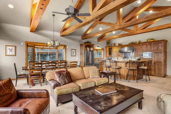 Eagles Nest Chalet (986483)