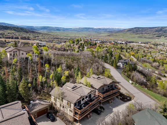 Eagles Nest Chalet (986483) - Image 2